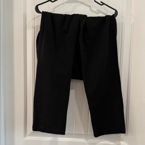 L.L. Bean Women's Black Go-Anywhere Pants (sz med petite) - Picture 4 of 5